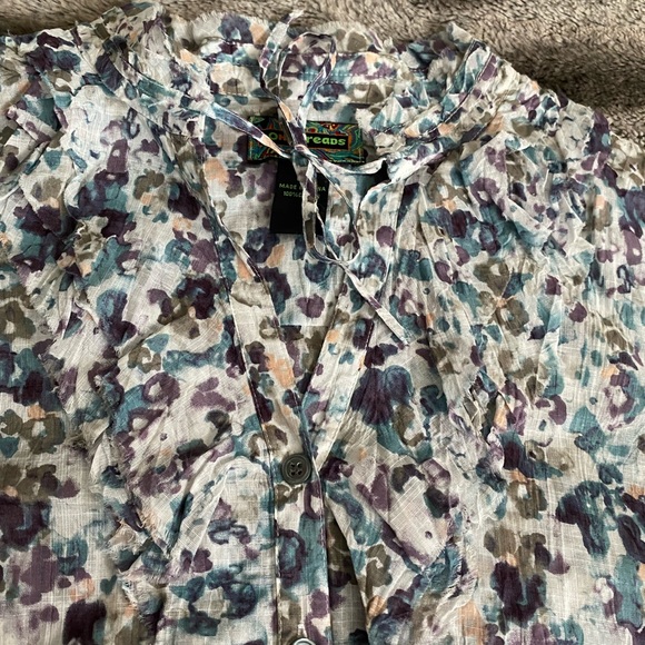 2OH Threads Tie V Neck button up ruffle accent Size L Purple Gray blouse - Picture 4 of 9